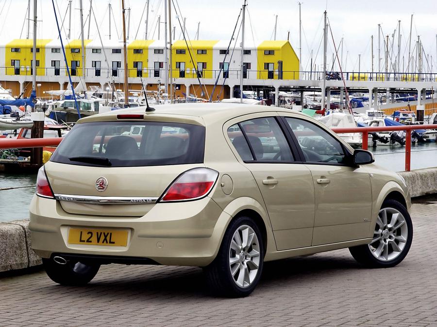  Vauxhall Astra 5-Door 2004 года  (фото 8 из 14)